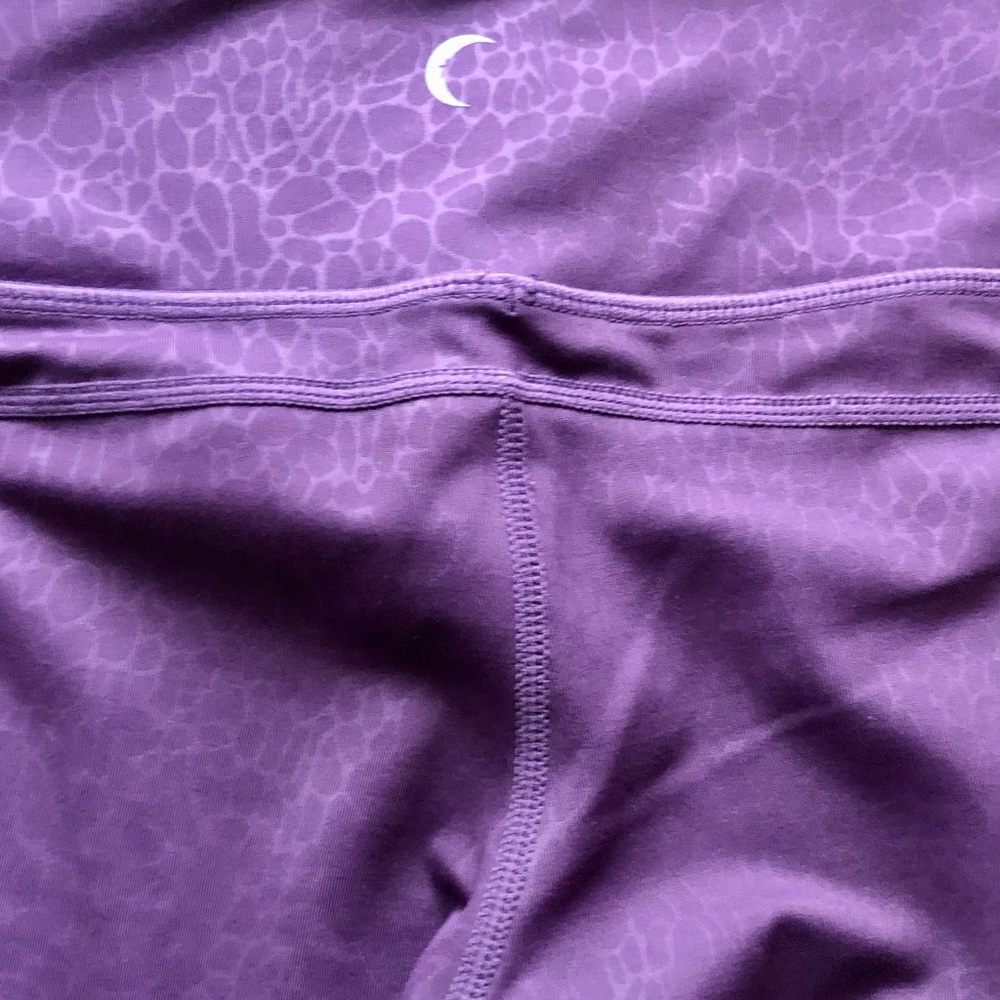 Zyia Active cropped Leggings Plum with Subtle Animal Print - light n tight 4